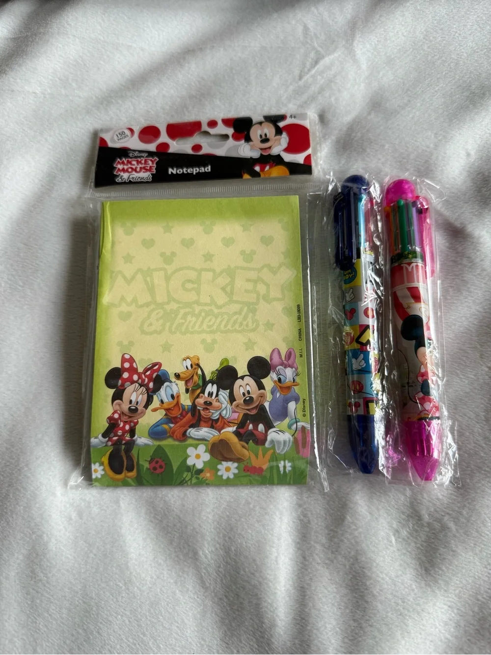 Mickey & Friends Notepad Set with Multi-Color Pens - NWT